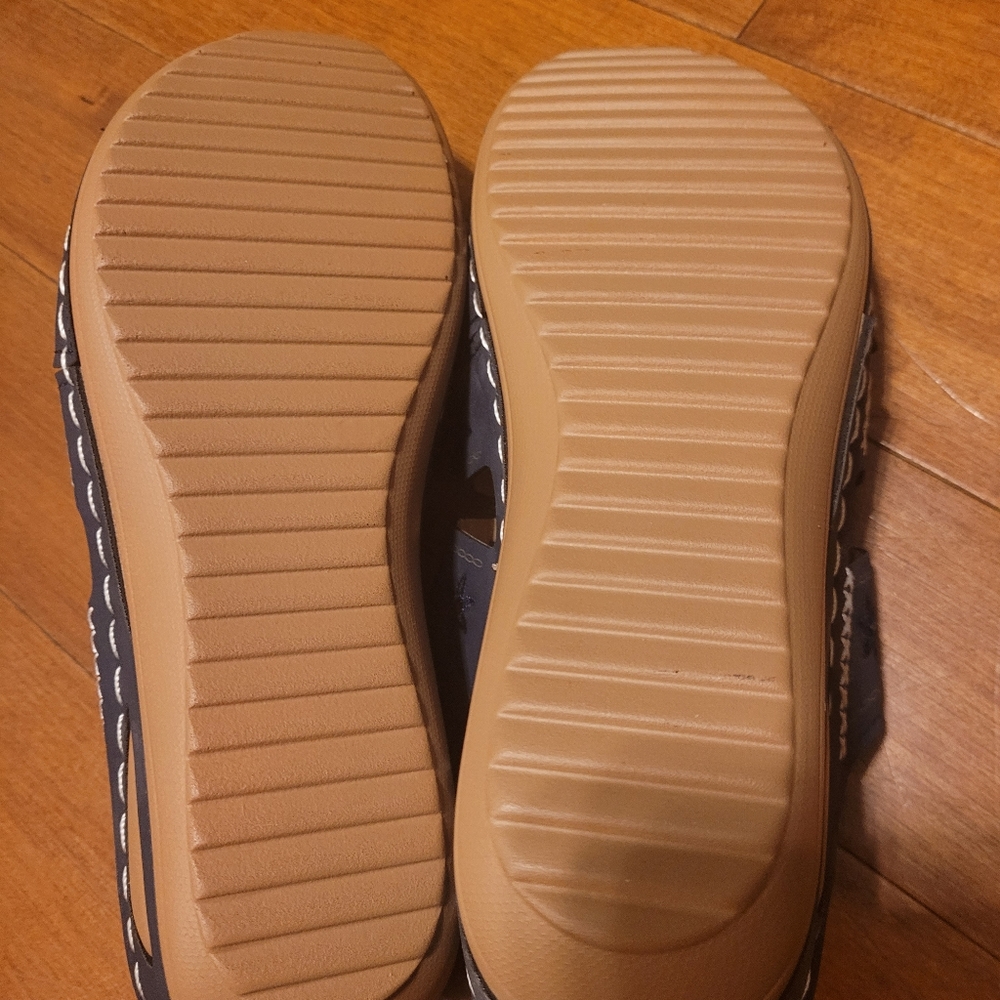 NWOB Blue Sandles Size 8 - Picture 2 of 2